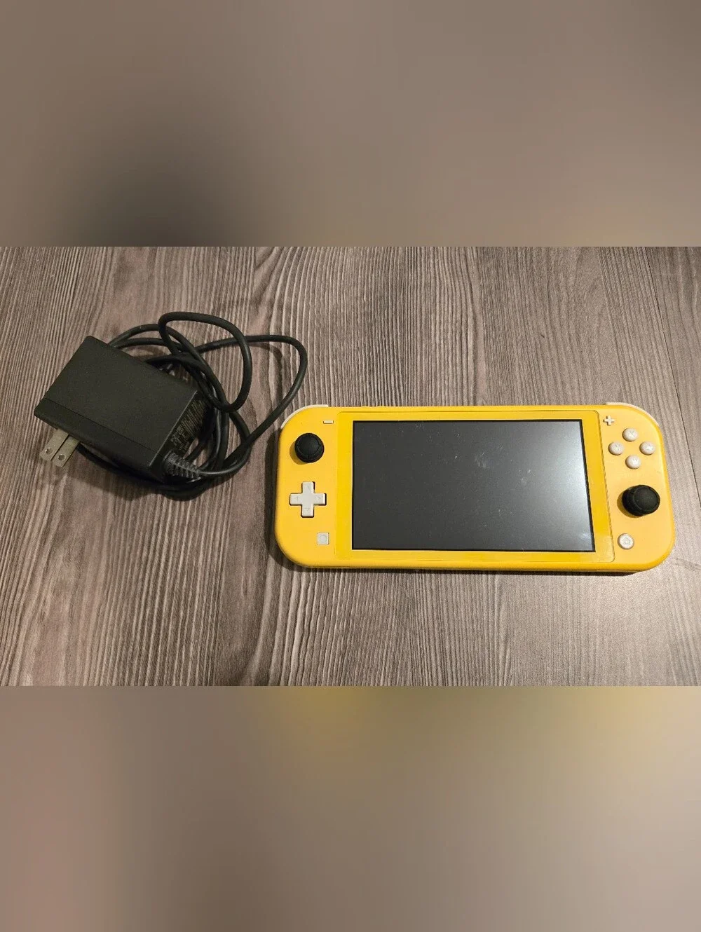 Pre-Owned Nintendo Switch Lite In Yellow With Charger